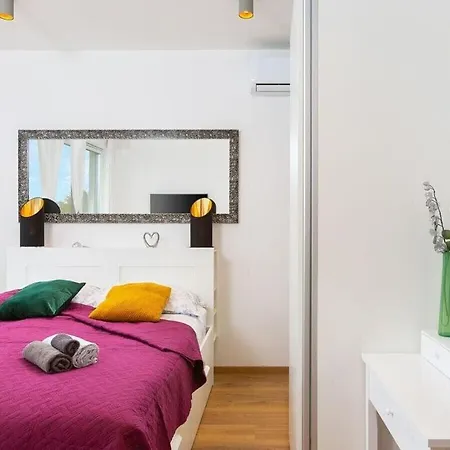 Luna & Pia Comfortable Villa Pola