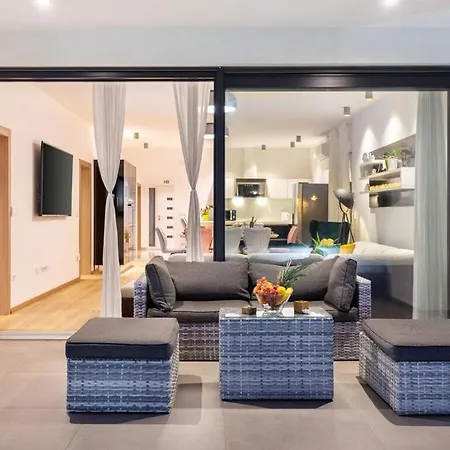 Luna & Pia Comfortable