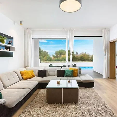 Luna & Pia Comfortable * プーラ