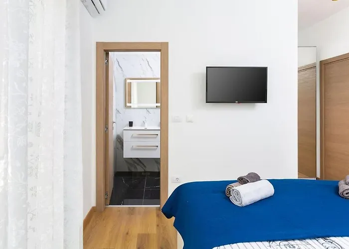 Luna & Pia Comfortable Villa Pola