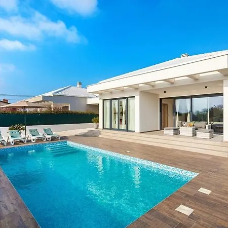 Luna & Pia Comfortable Βίλα *